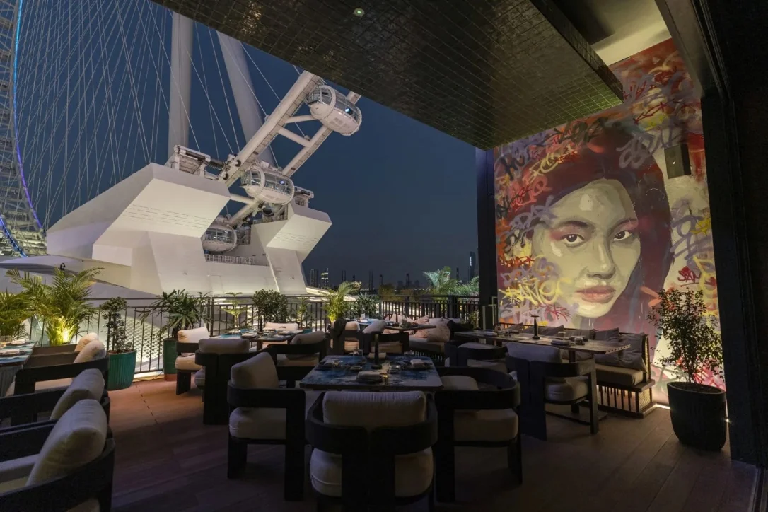 Mural with a view to the 'Ain' Ferris Wheel — Clay Dubai, Bluewaters Island, Dubai, UAE