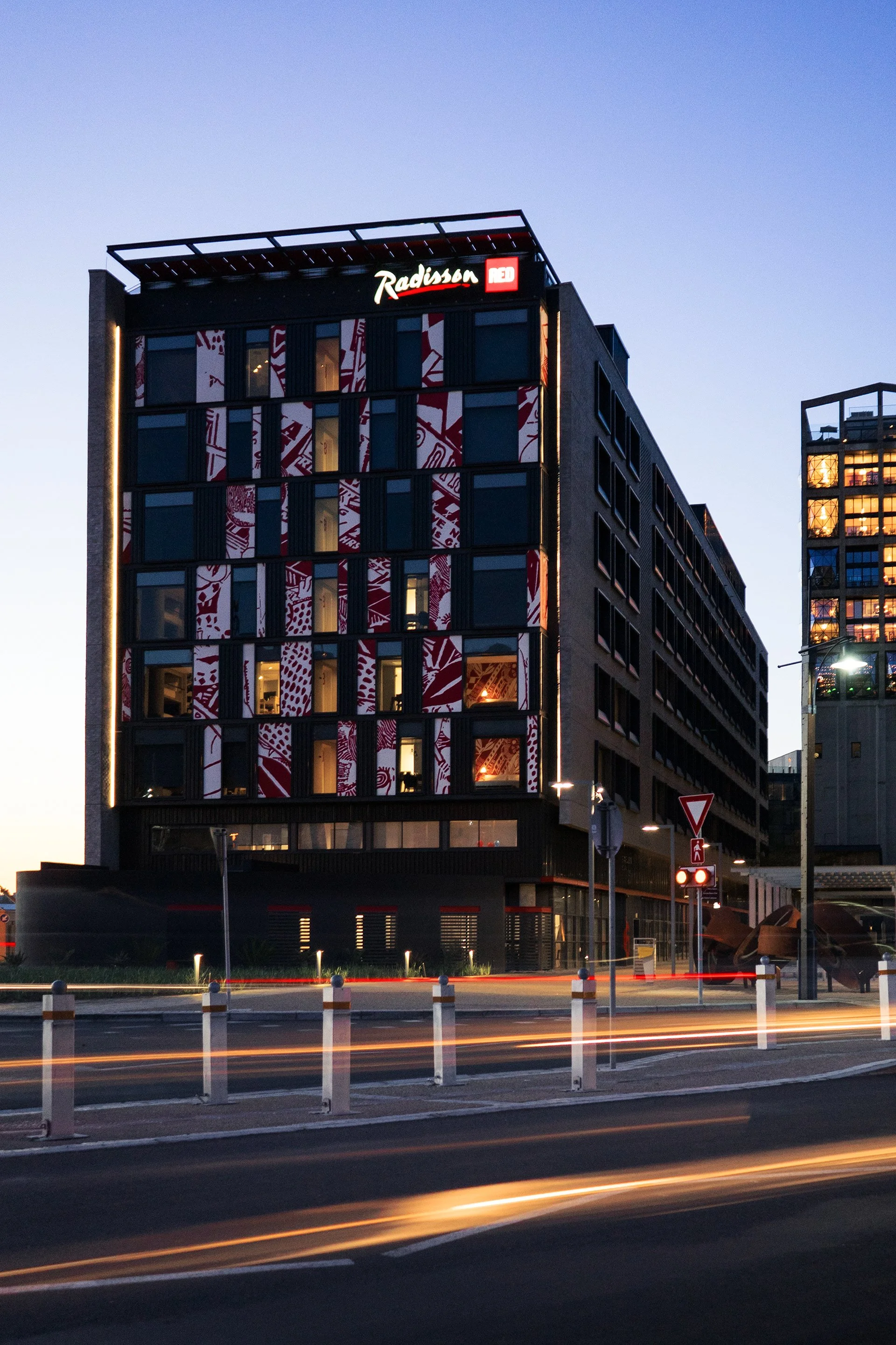 Radisson Red Hotel — hand-painted hotel façade mural, V&A Waterfront